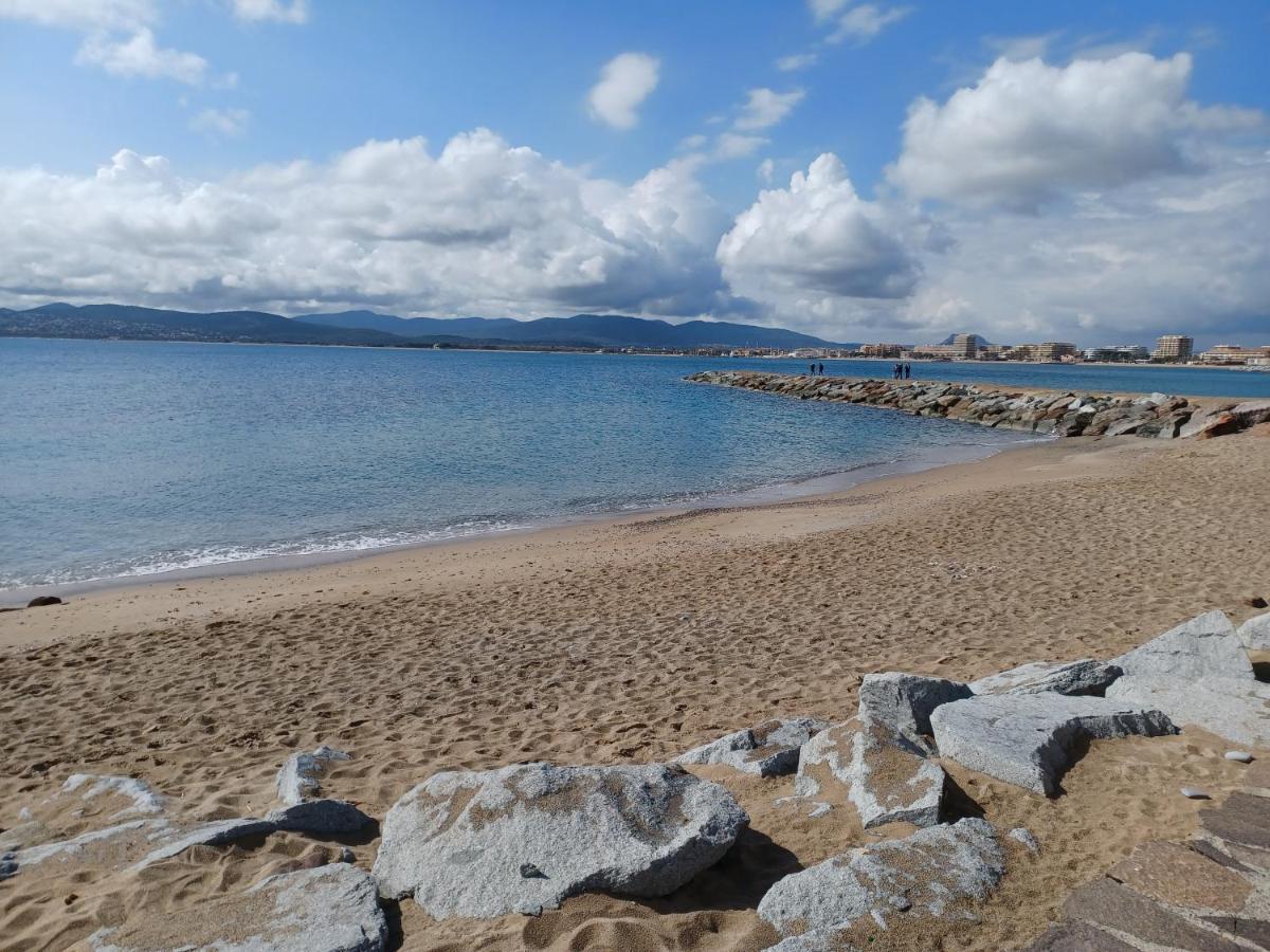 Appart Cosy En Bord De Mer - Port Santia Lucia St Raphael Saint-Raphael  Bagian luar foto